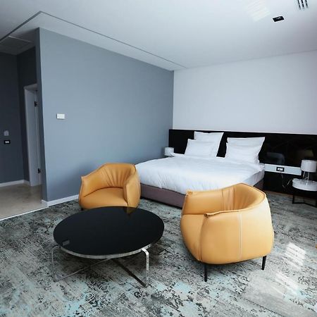 Valentino Rooms Focşani Buitenkant foto