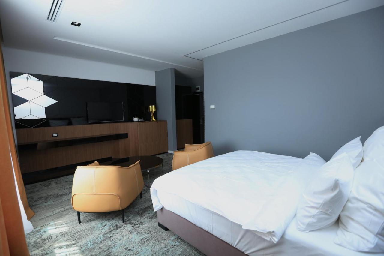 Valentino Rooms Focşani Buitenkant foto