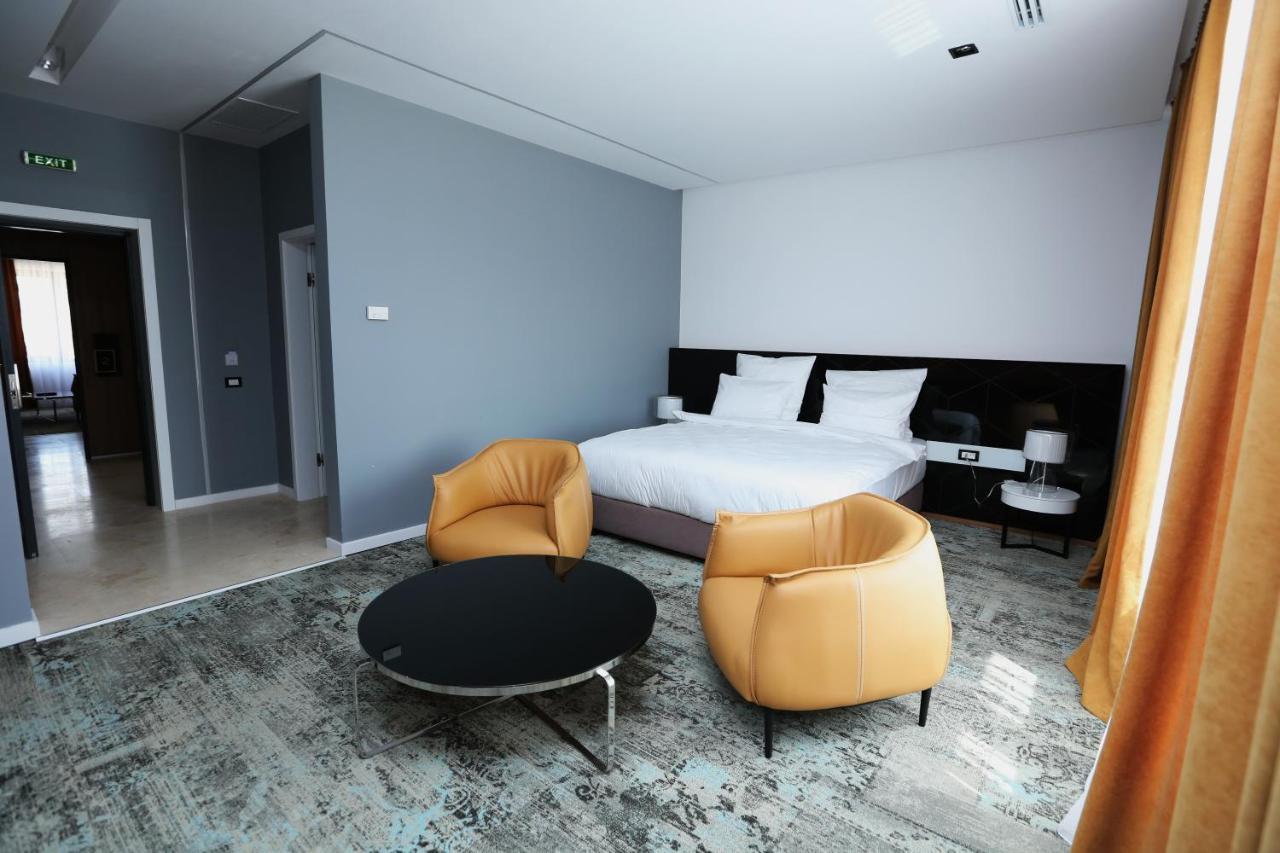 Valentino Rooms Focşani Buitenkant foto