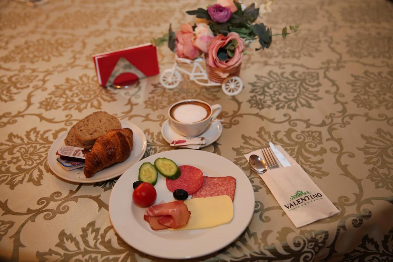 Valentino Rooms Focşani Buitenkant foto
